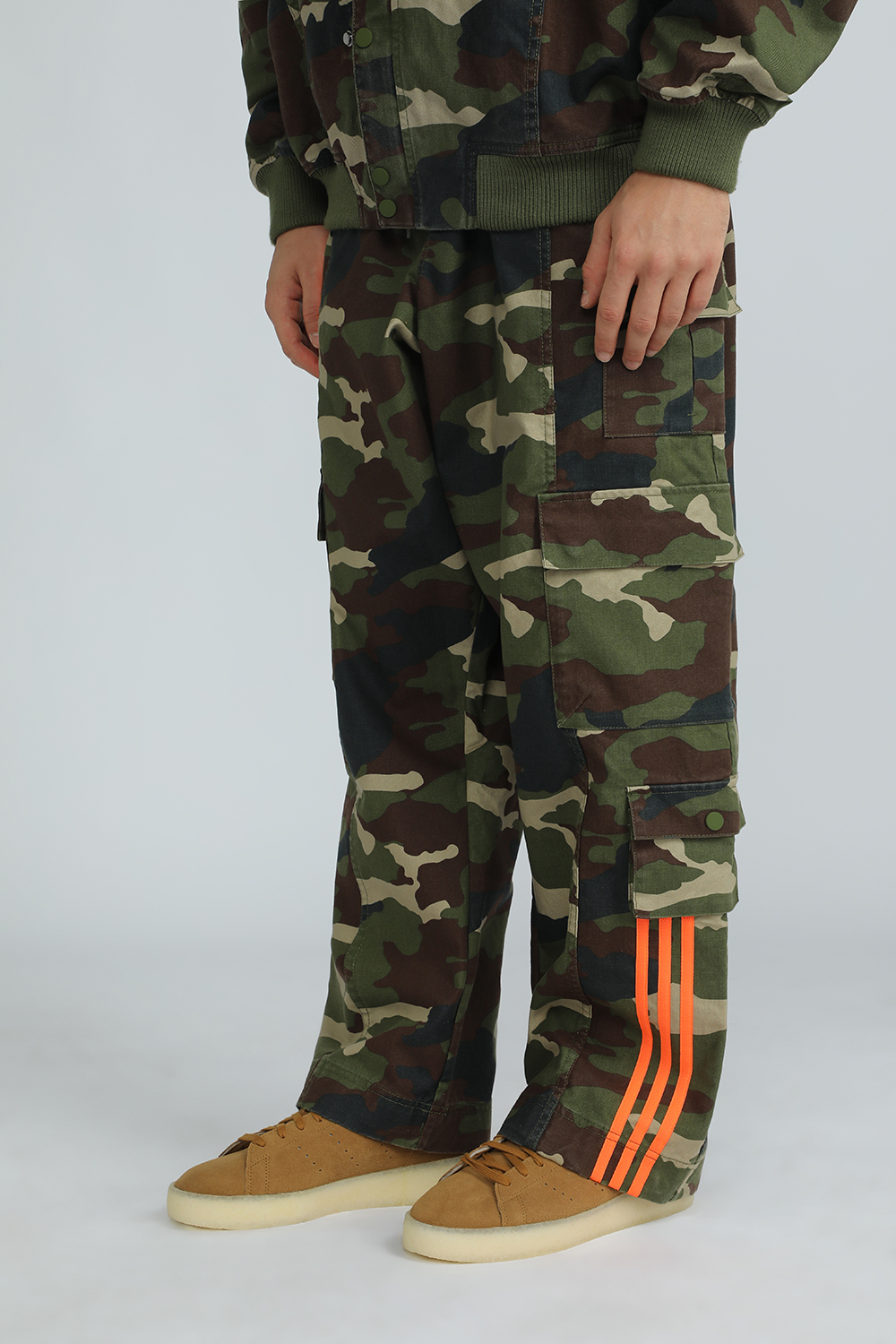 תמונת כל הלוק של נעלי סניקרס סטן סמית`